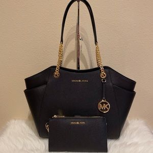 Michael Kors purse and wristlet set